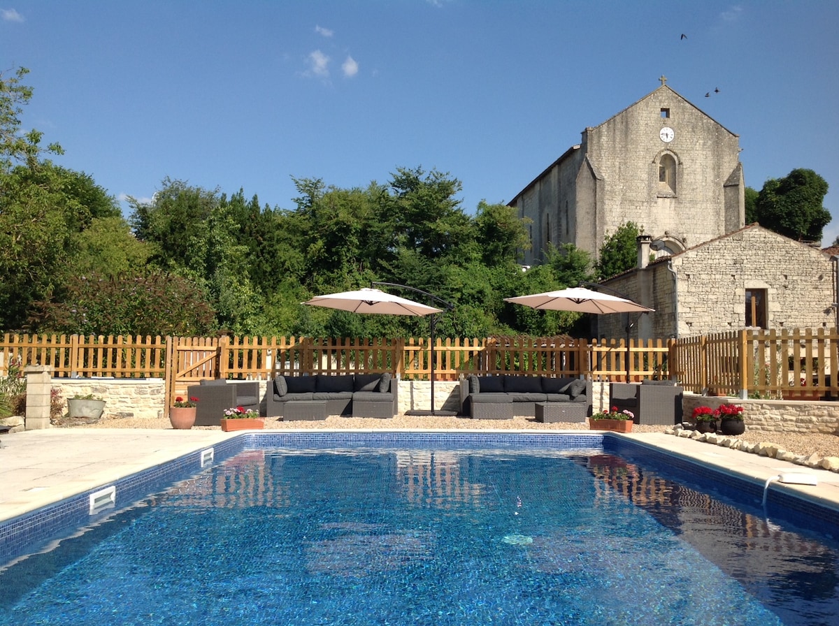 Farmhouse with heated pool and large games barn