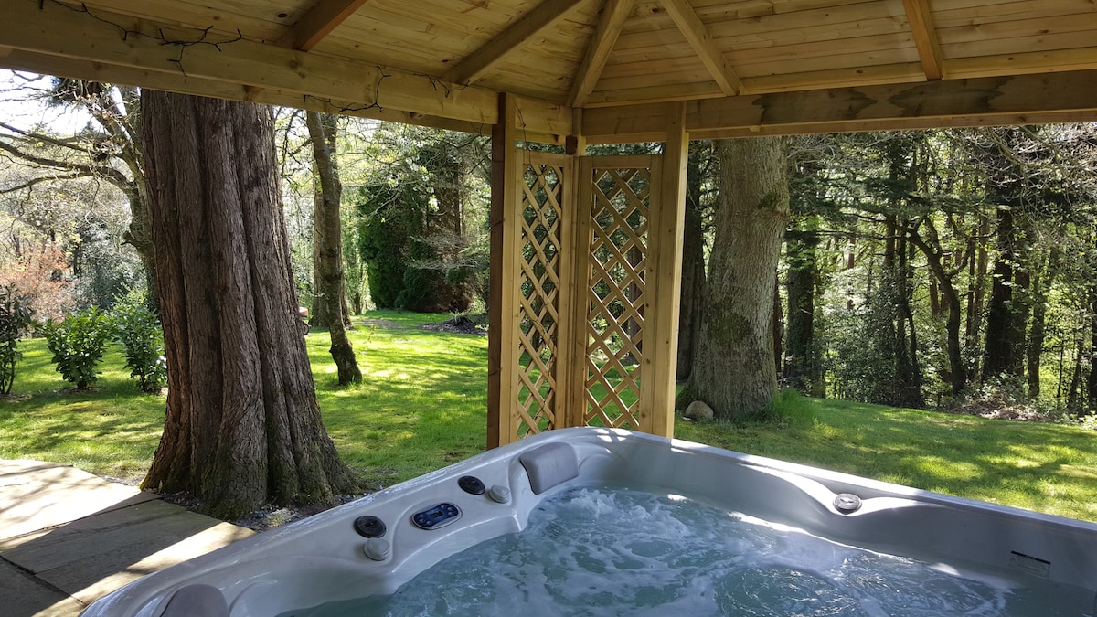 豪华度假木屋，带按摩浴缸的休闲度假胜地。