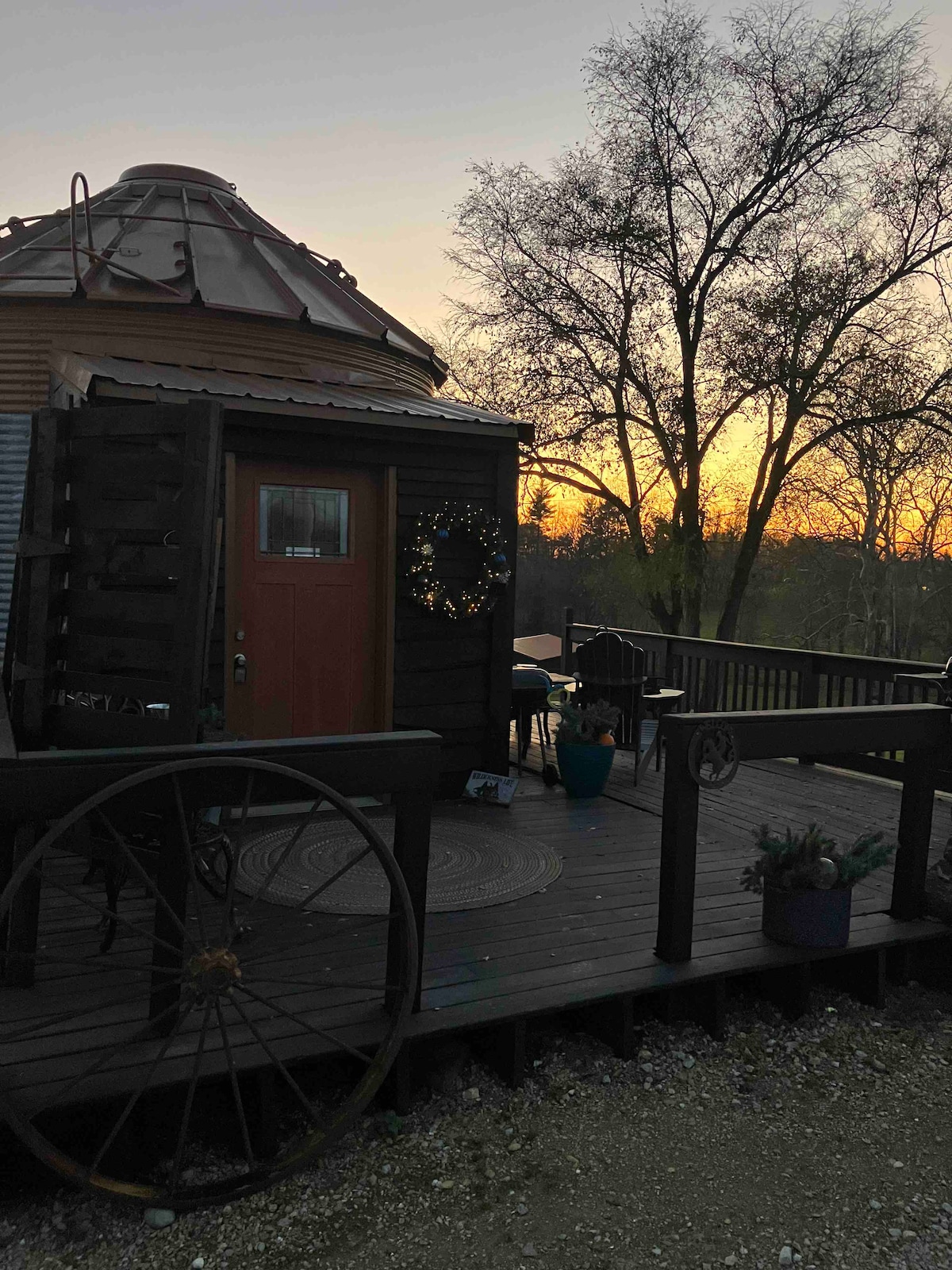 The Bunkhouse at Love 's Hideaway
