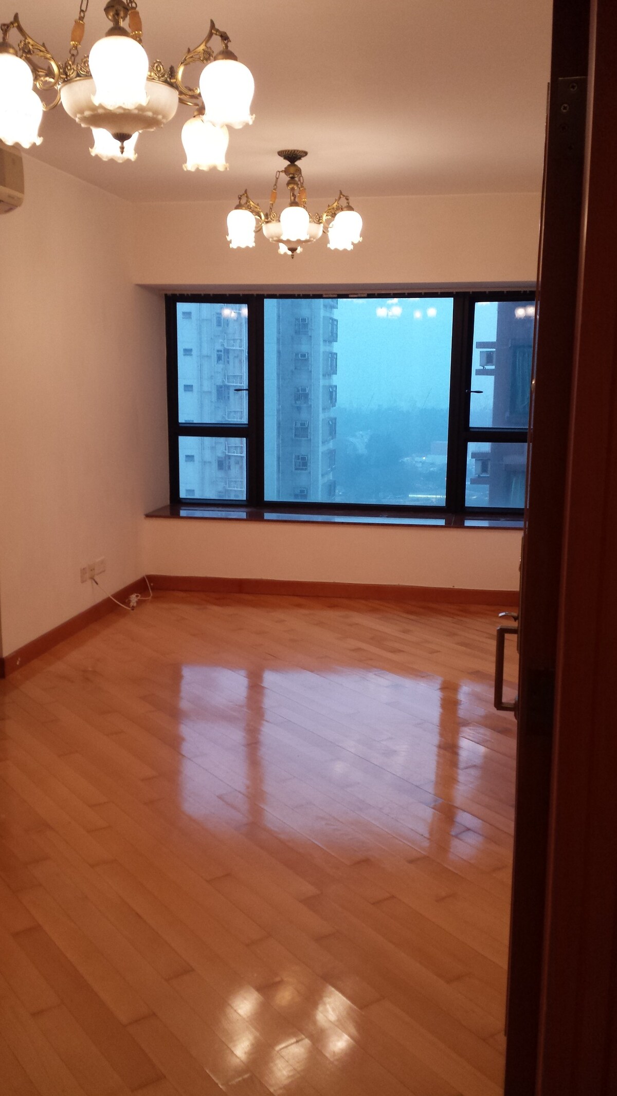 [Yau Ma Tei MTR station] Min 1 yr rental, seaview