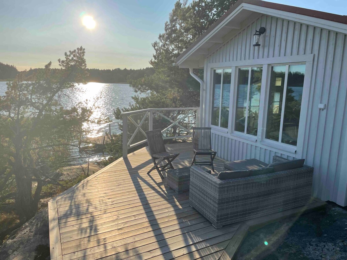 Seaside cabin with amazing sunset views