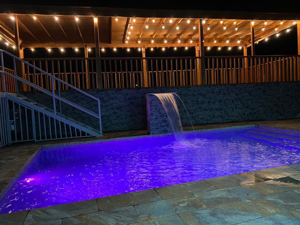 El Yunque客栈，设有私人泳池。25人