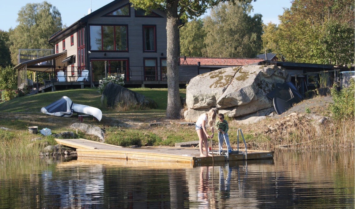 Stort hus vid idylliska Långasjön med brygga & båt