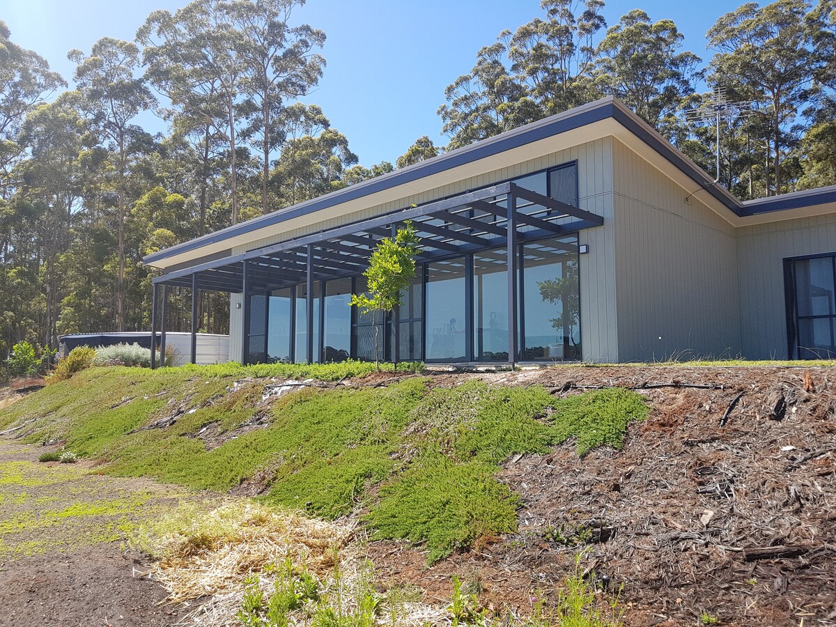 Black Cockatoo Retreat