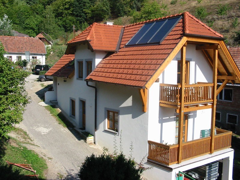 Weingut und Ferienwohnung Pomaßl (Weißenkirchen in der Wachau), Ferienwohnung mit Sonnenbalkon in idyllischer, grüner Lage auf dem Weingut