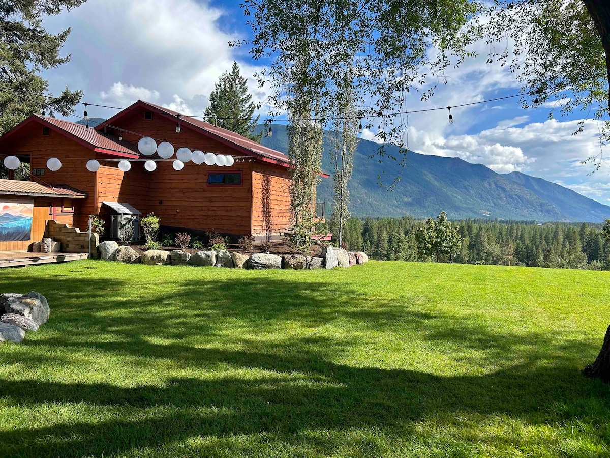 Peaceful Mountain Cabin Near Glacier