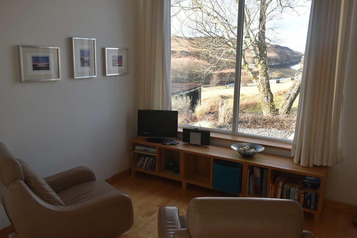 Stunning Lochside Studio, Isle of Skye