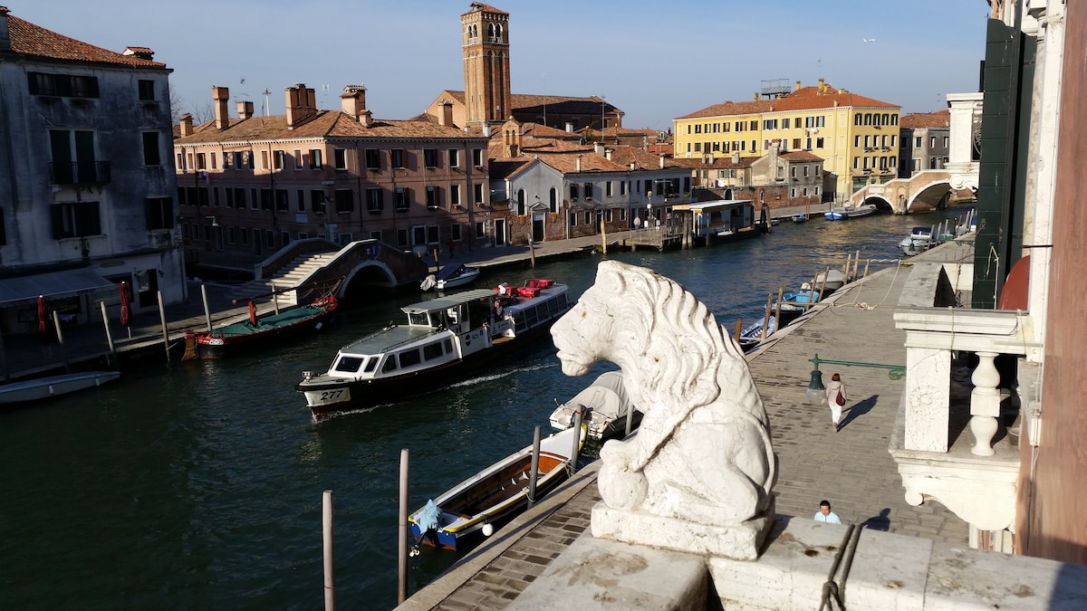 威尼斯拉卡萨（ La Casa Veneziana ） ，位于Cannaregio运河上，景观迷人