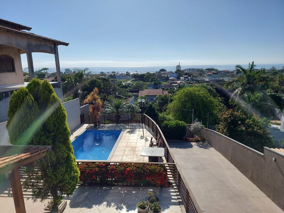 Casa com piscina e vista incrível