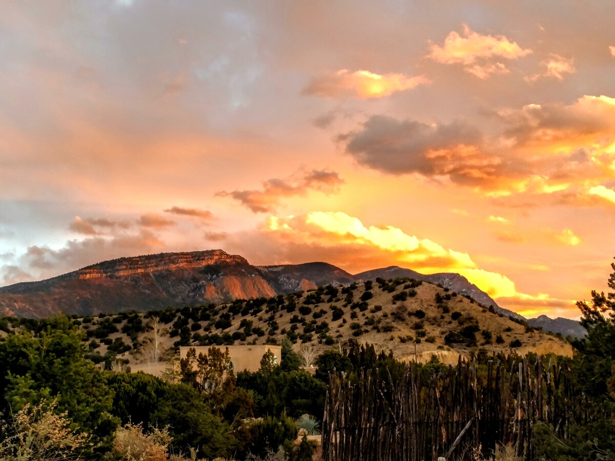 The Bunkhouse, Mountain Vistas in the High Desert