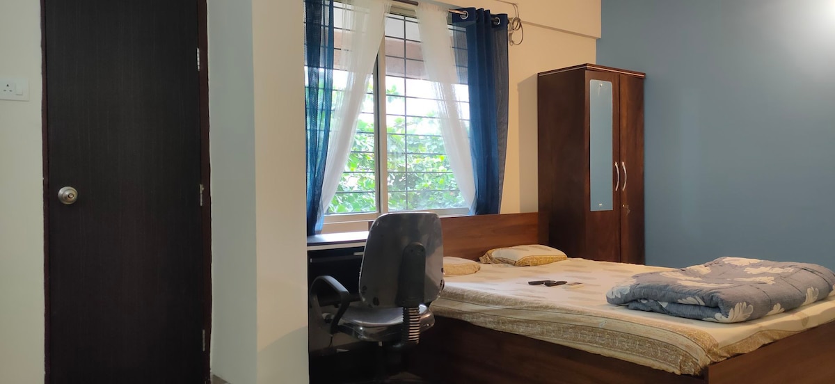 Studio apartment near Kp, Tv,50 Mbps wifi, kitchen