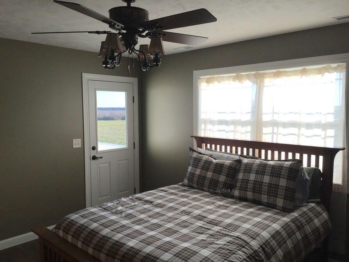 New country home - Rustic Room (Room for Rent)