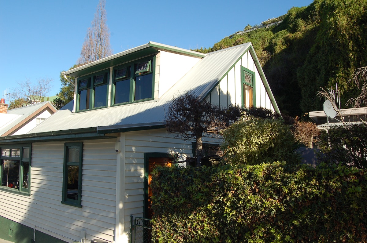 Central Napier City Cottage