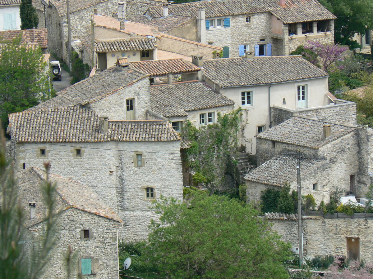 乌兹（ Uzes ）附近的乡村住宅，设有2个露台