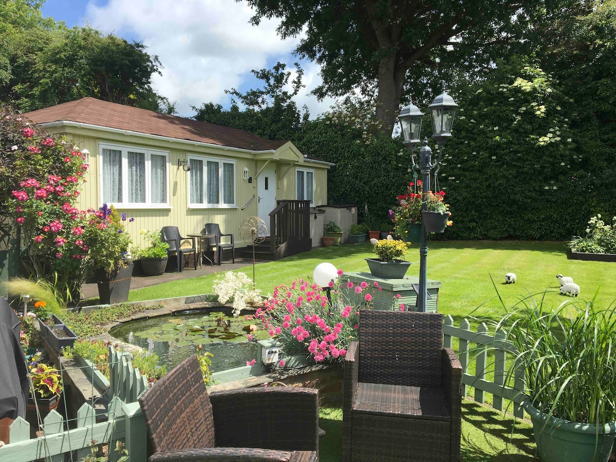 The Garden Lodge, Denmead