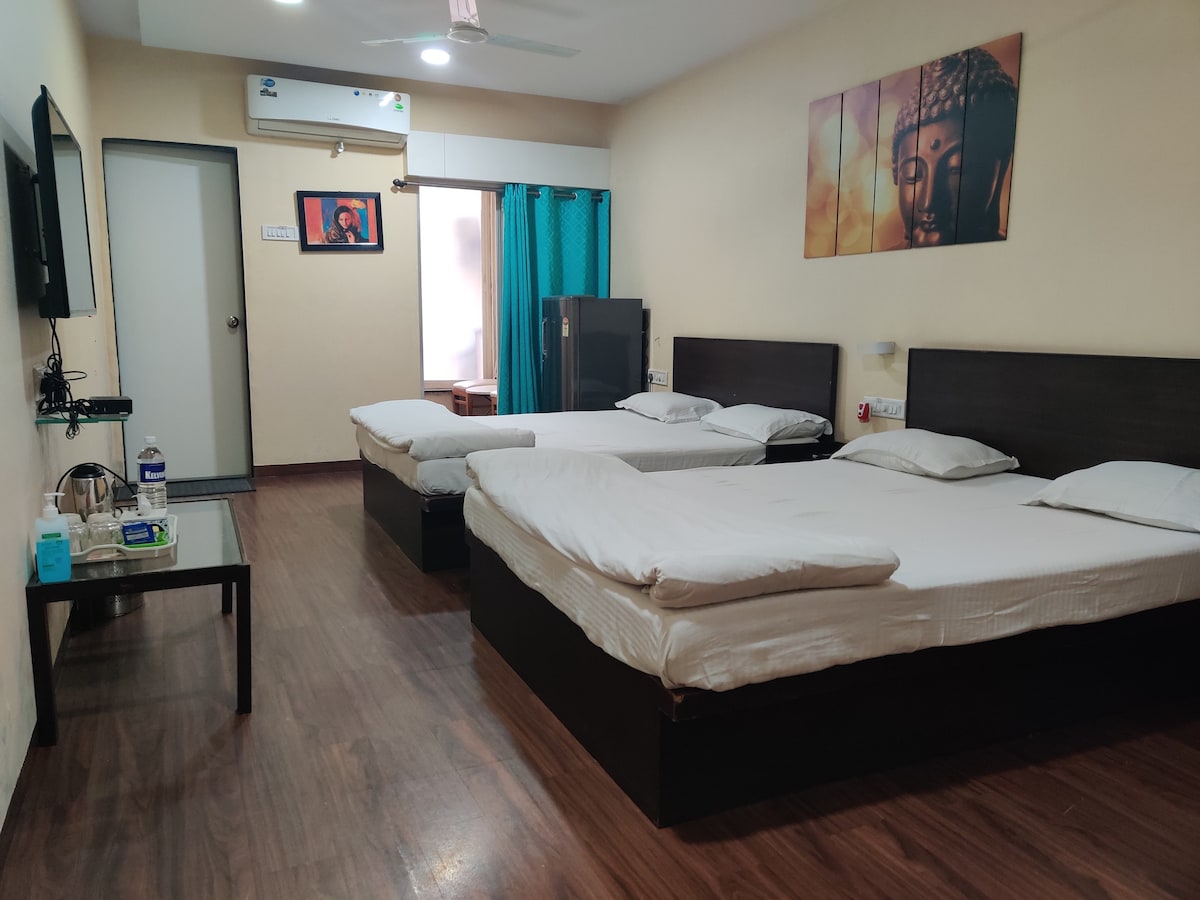 R04 -在Koregaon公园有2张床的空调卧室。