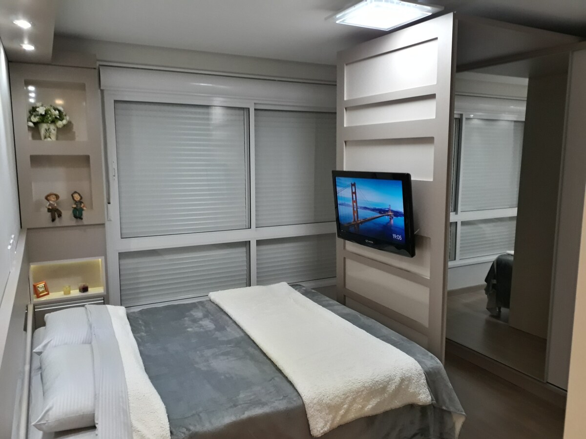 Apartamento moderno, confortável e muito equipado.