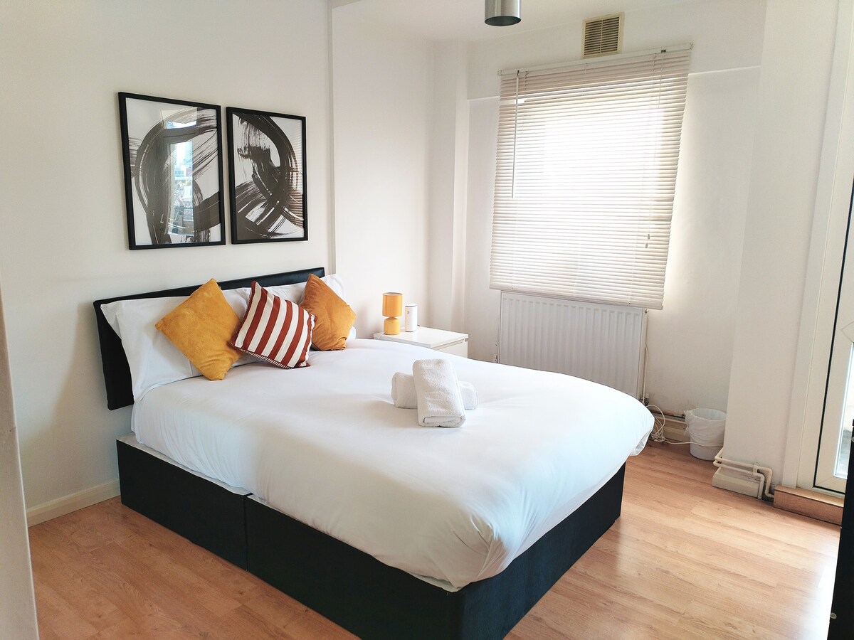 Double room in central London, 1