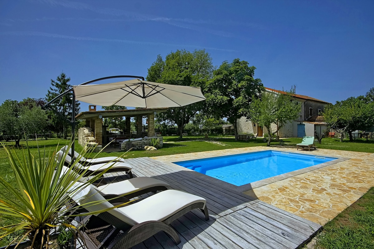Casa Buscina别墅，带私人游泳池