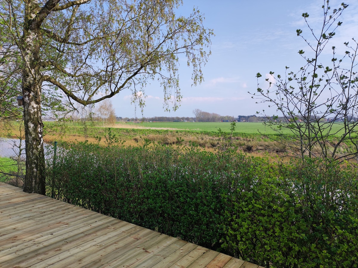 nieuwe chalet bij zwemvijver