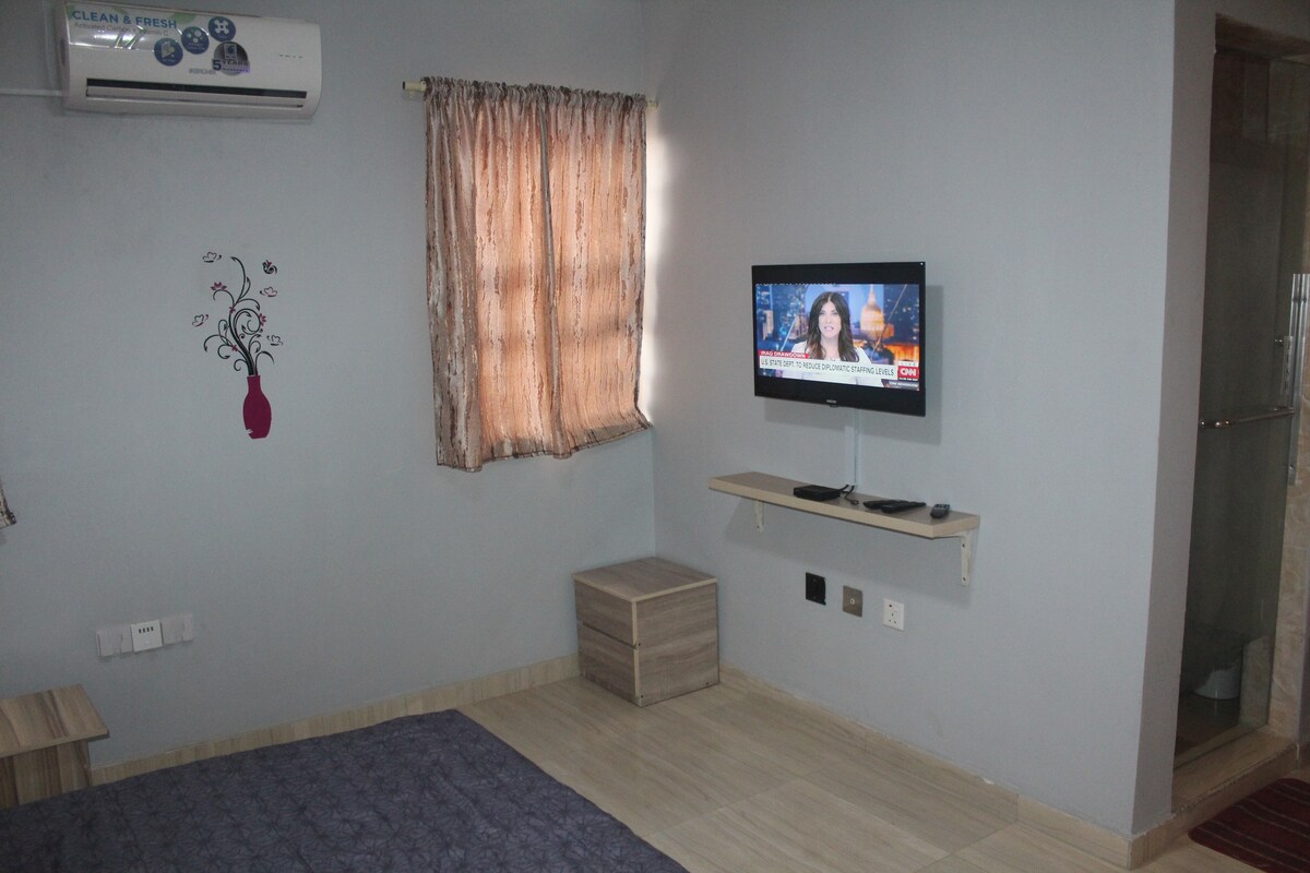 Suite 7 - AGh Intl Serviced Apartments 1 Near U.I