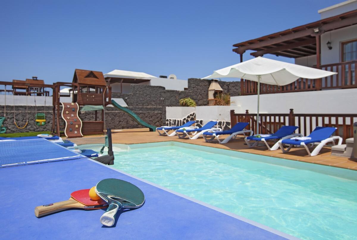 宽敞的别墅，海景，儿童游乐区，热水浴缸，恒温泳池，乒乓球，拱廊机-Lobos 44