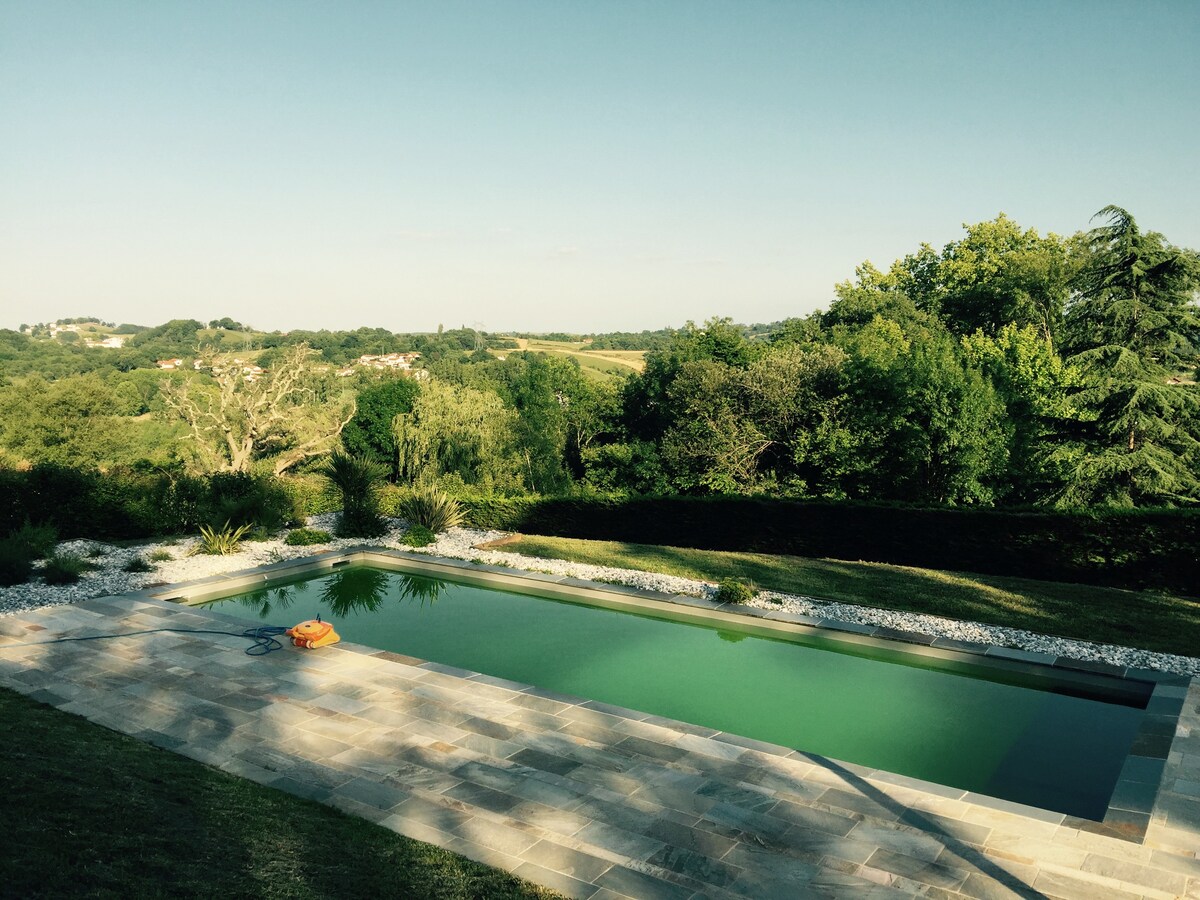 180平方米别墅， 12米泳池，壮丽的PBasque景观
