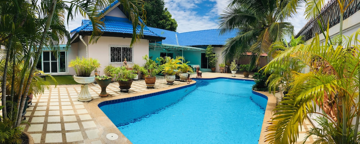 Tres belle villa à PATTAYA au calme.