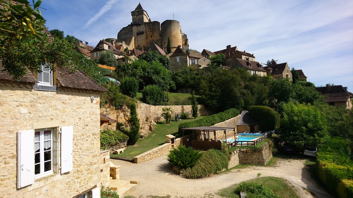 Périgord house with stunning views over the valley