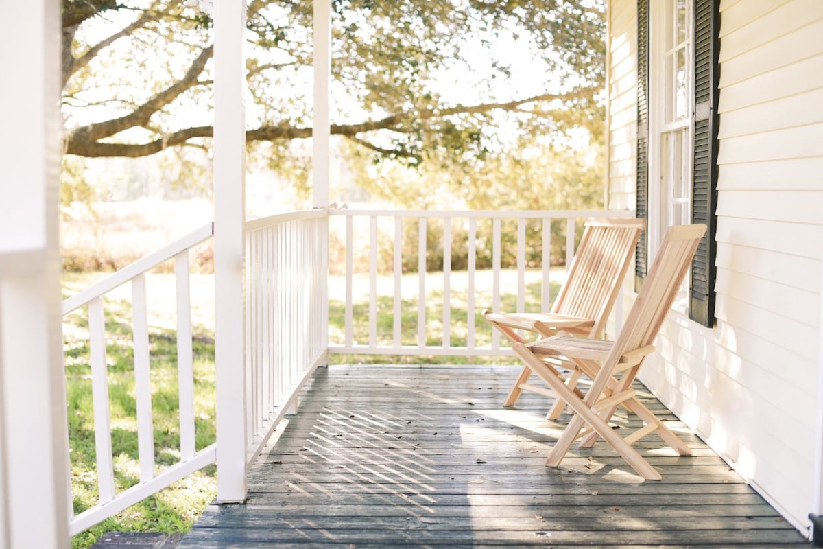 Serene Cottage Studio Low Country Setting