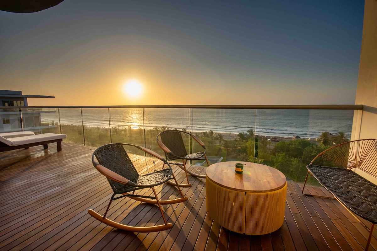 Penthouse, Steps to the Beach