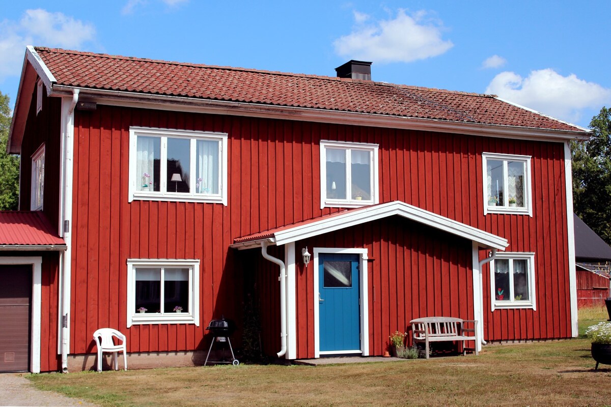 Småland的博尔门湖畔海滨小屋