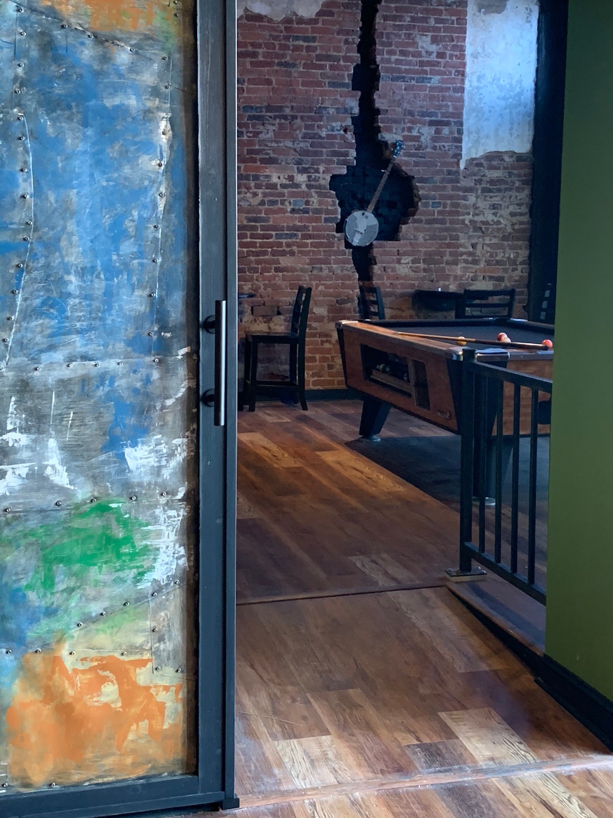 James Flats/Erin 's Room - Historic Studio off Bar