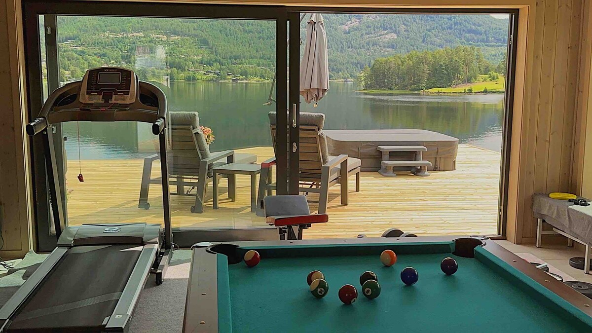 Lakefront Villa - Modern cabin near ski center