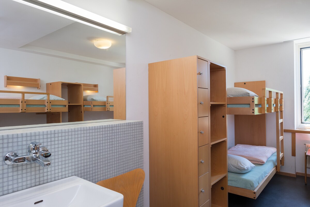 6-Bed room,shared bath|Stein am Rhein Youth Hostel