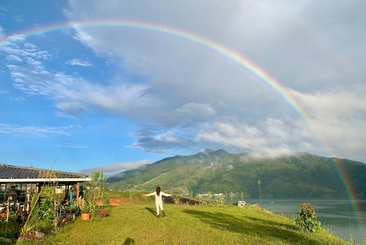 可通往卡利马湖畔的湖畔小屋