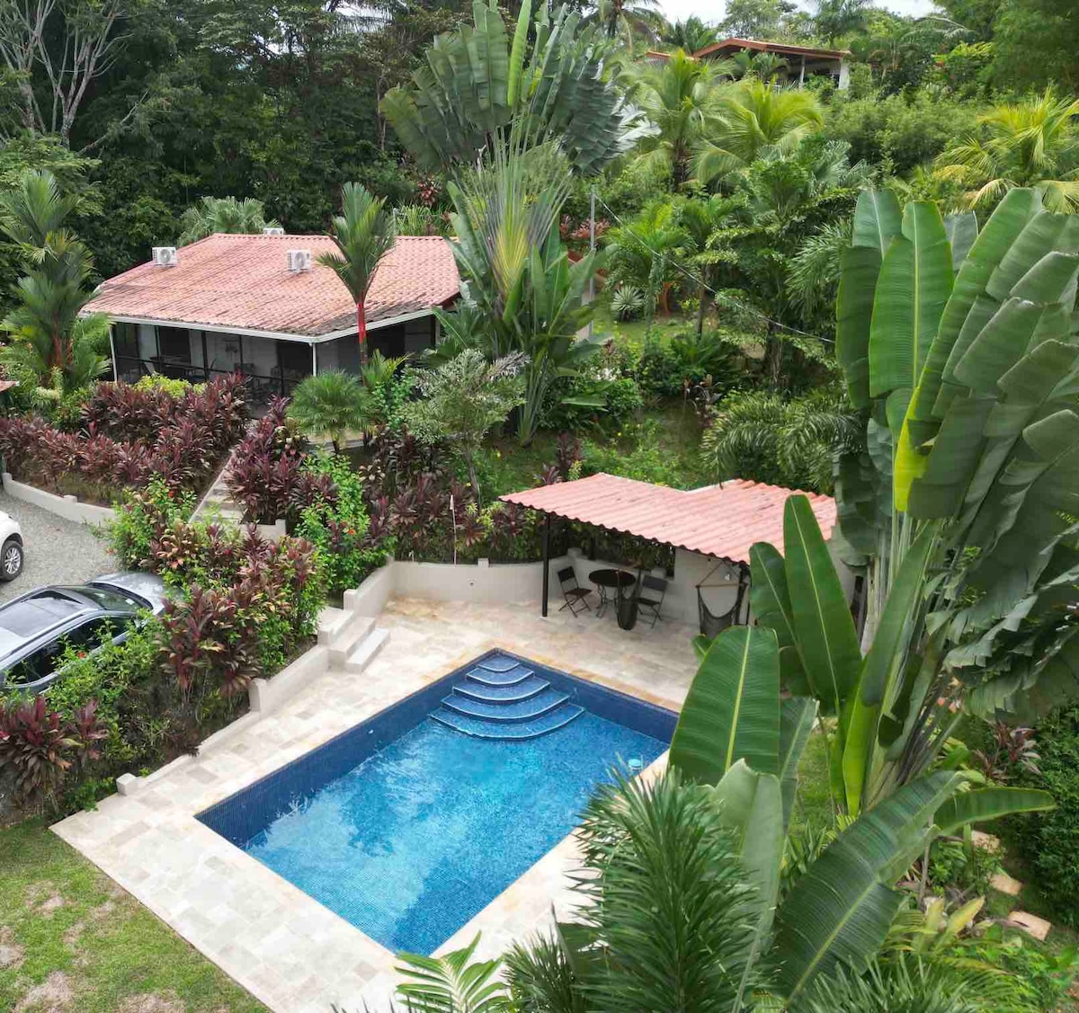 Tropical Oasis/Private pool/close to the beach