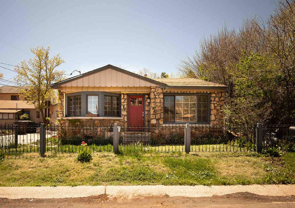 Walnut Stone Cottage * Downtown Flagstaff