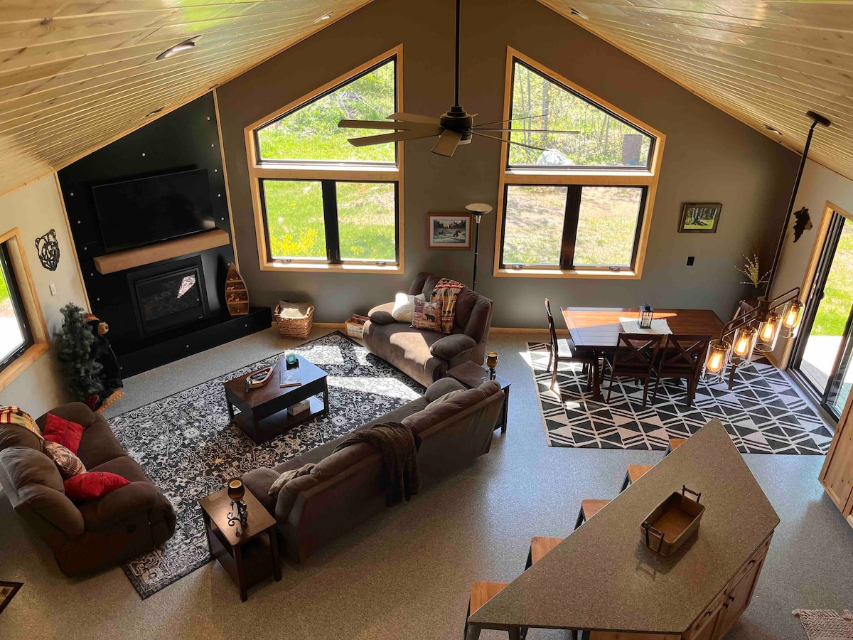 Private Modern Home-Bear Paw Lodge