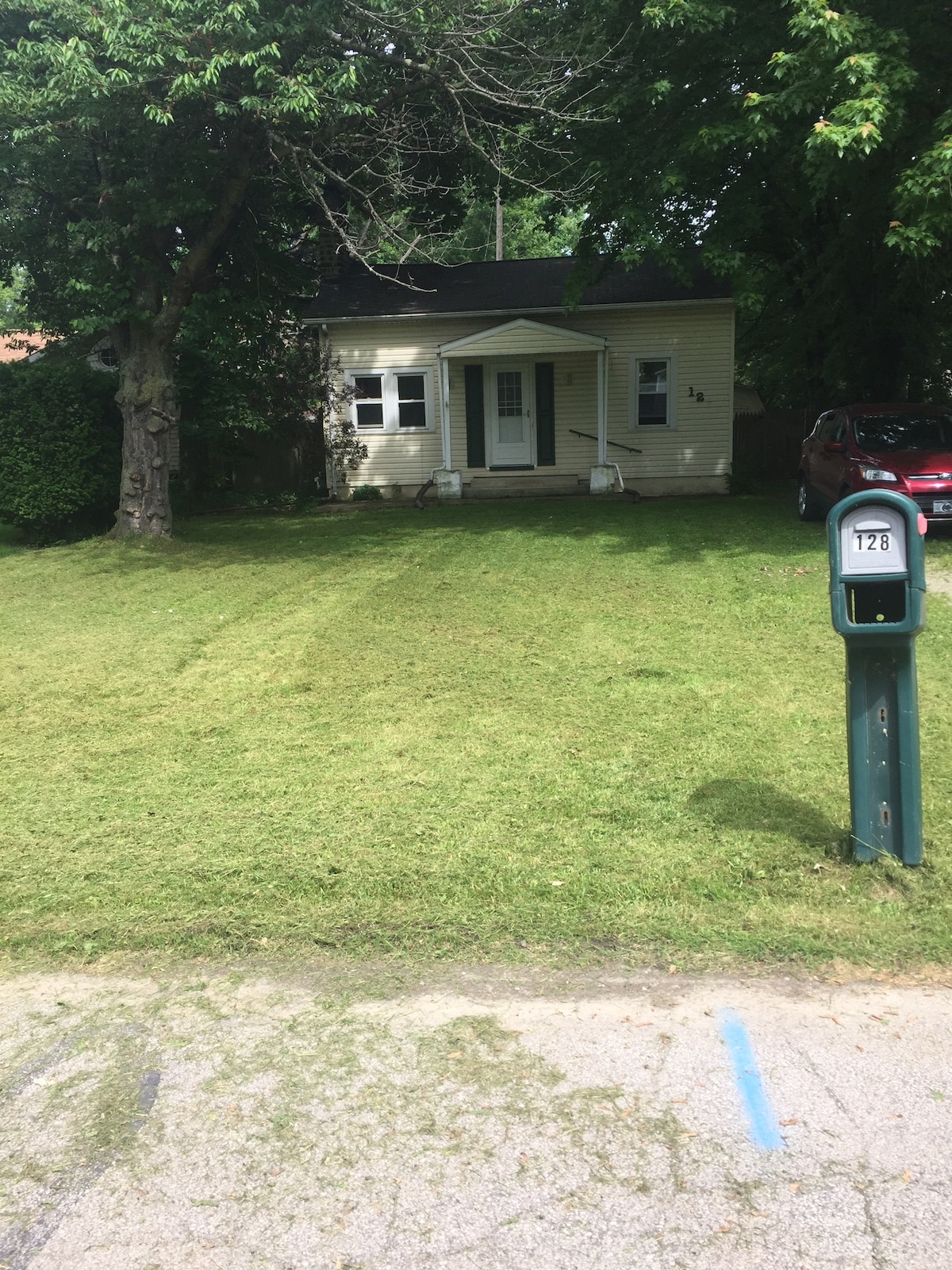 Small cabin house near LakeErie.