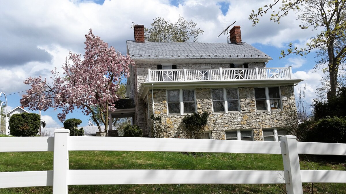 Stone House Mansion - 1757 - Hunter Room