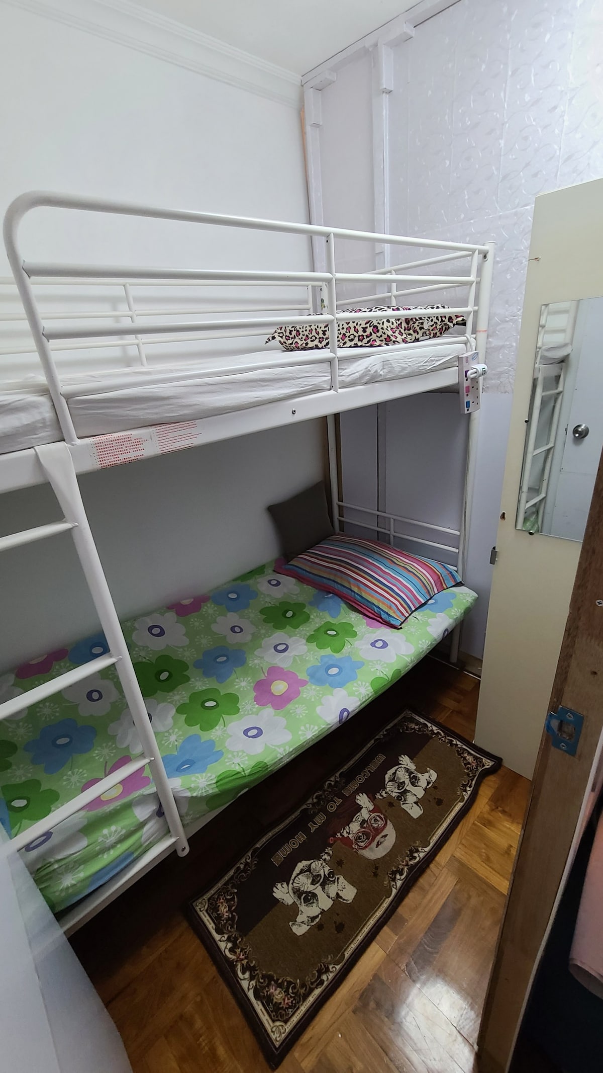 Share a room/bedspace for female only/dorm style