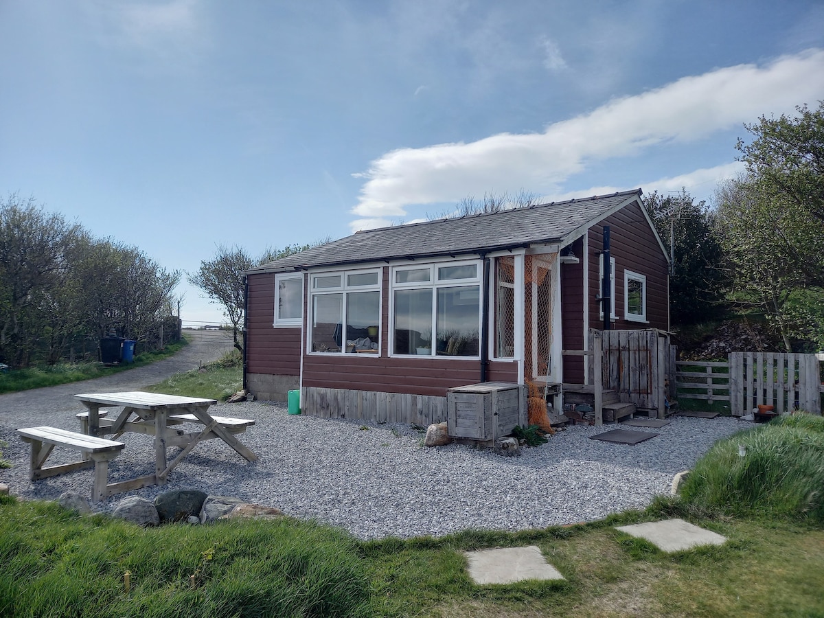 HOLLY @ Rustic Cabins on the NC500 nr Lochinver