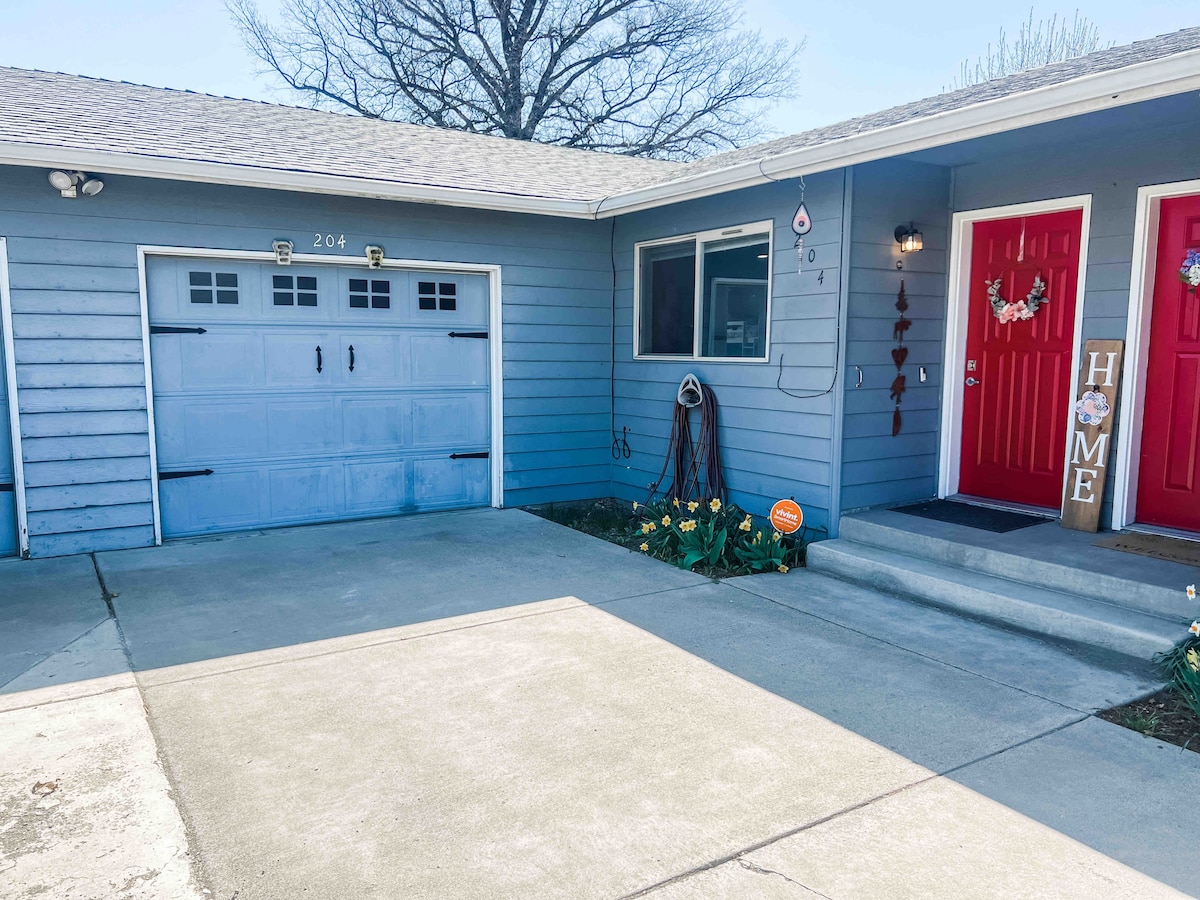 Cute and Updated Downtown Duplex