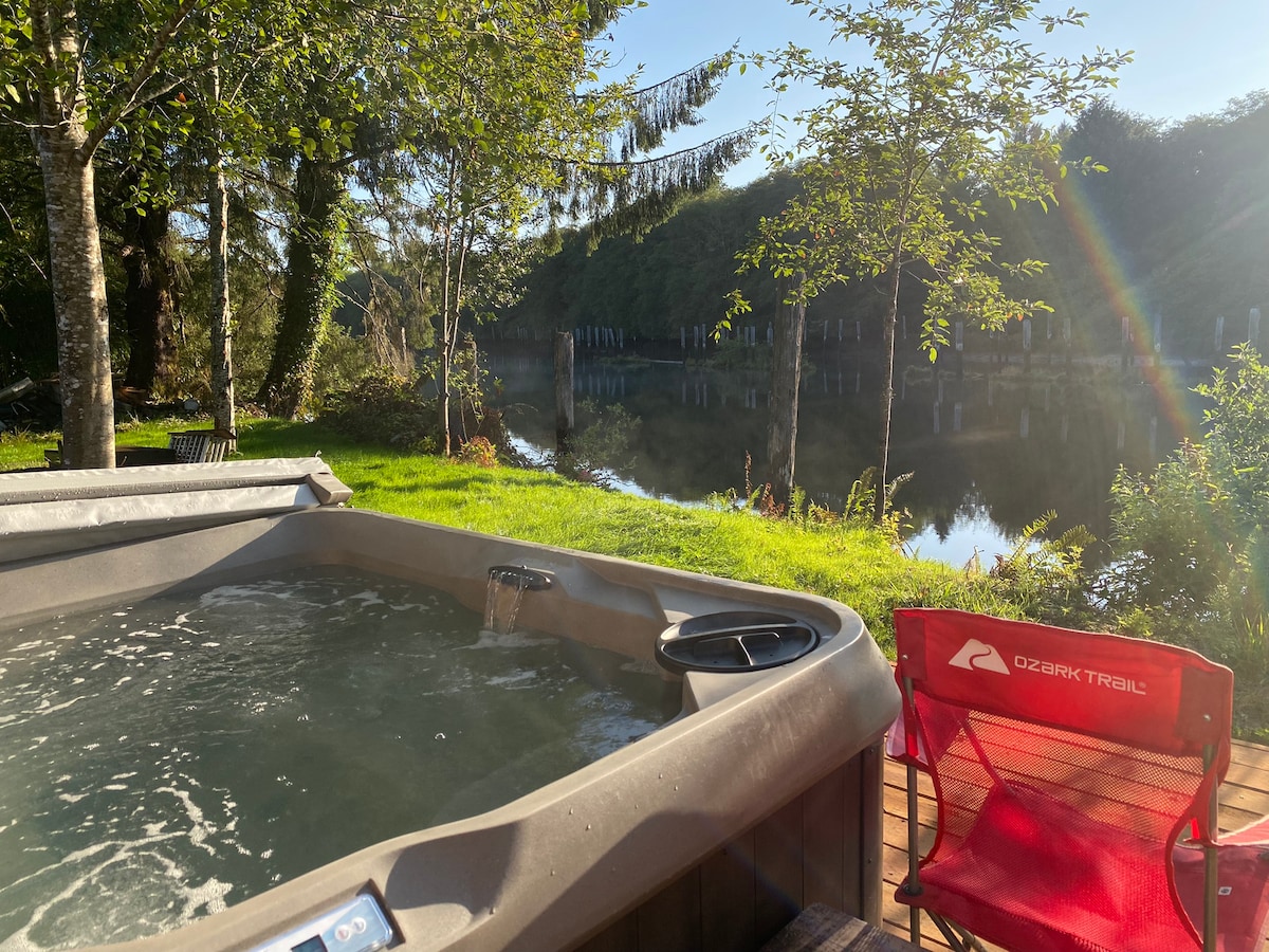 Hoquiam River Front Retreat