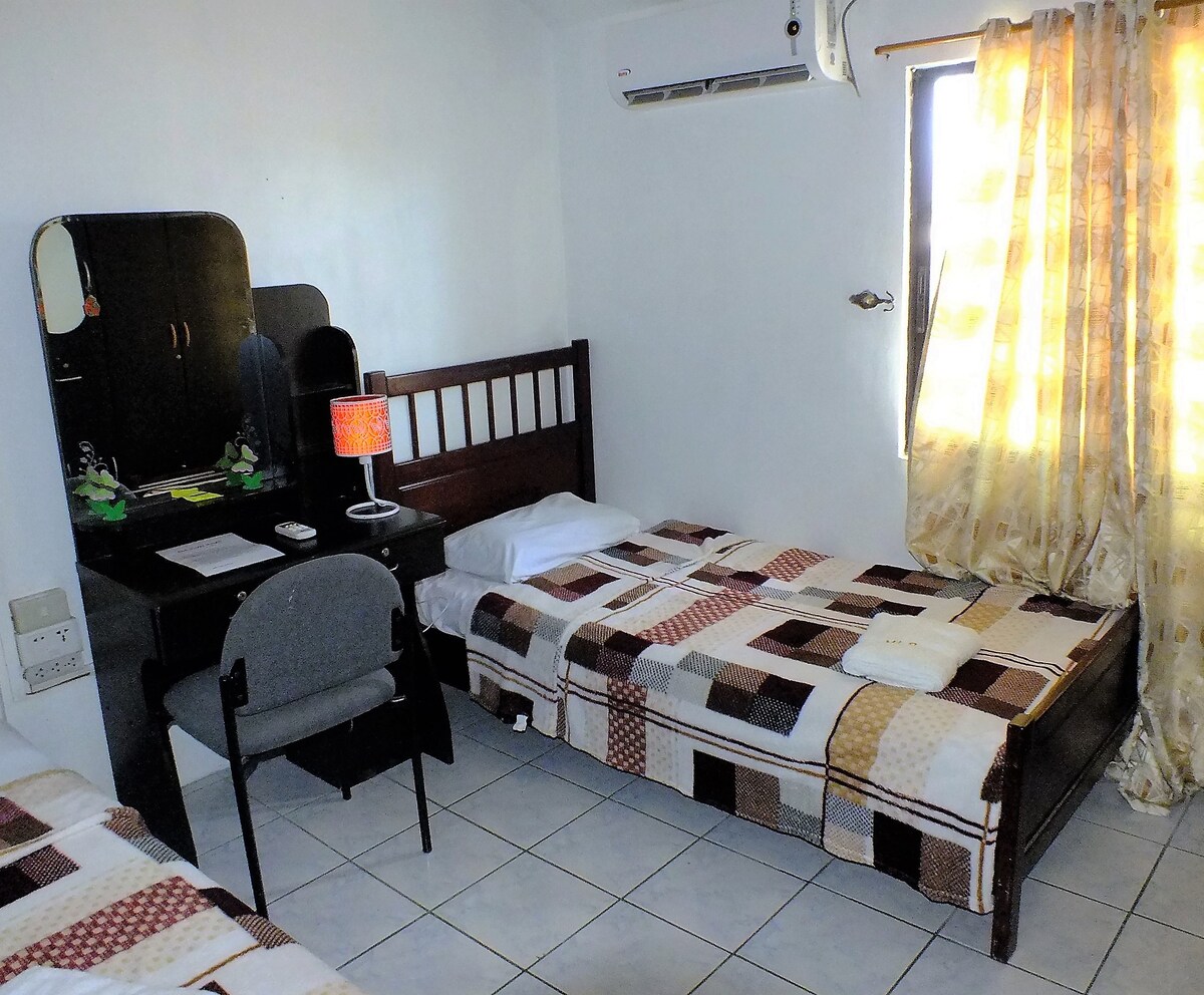 玛丽亚路易莎公寓（ Maria Luisa Residence Rm 202-Dumlog Talisay City ）