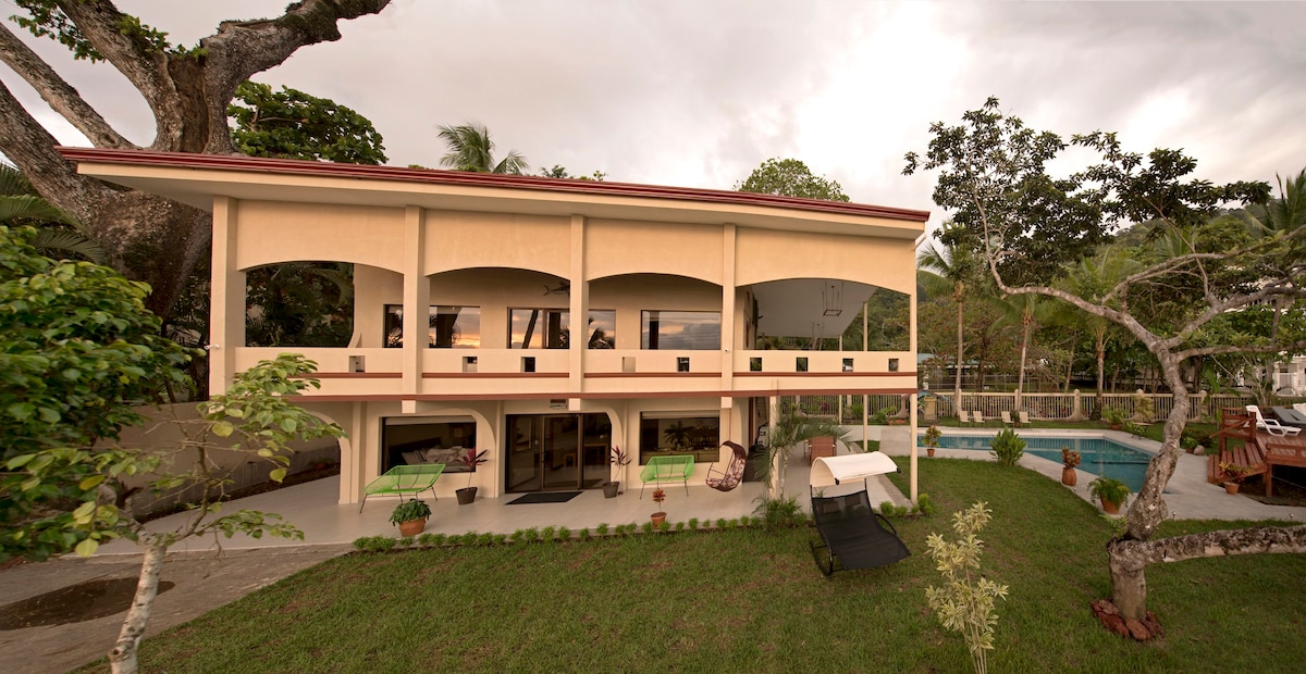 7 Bedroom Luxury Oceanfront Villa on Jaco Beach