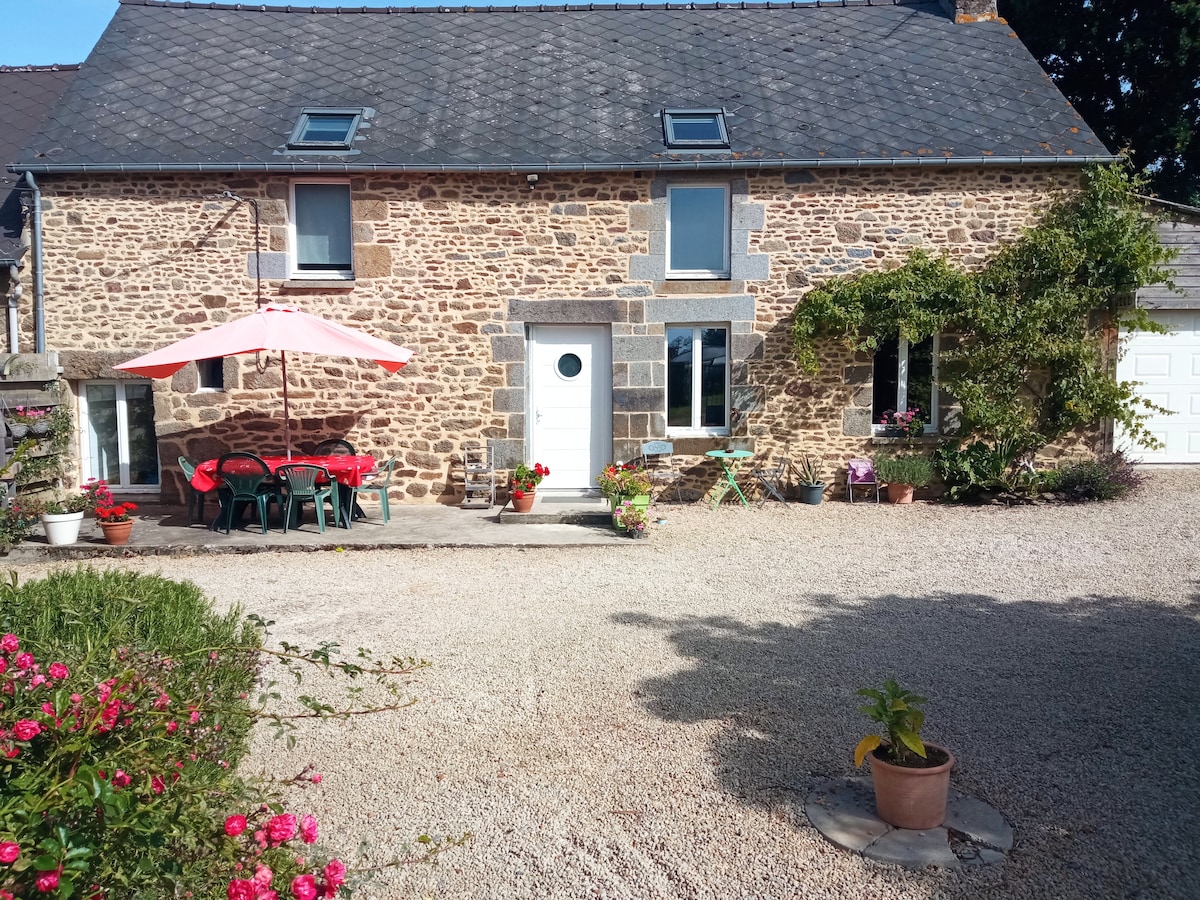 位于圣马洛（ saint-malo ）和圣米歇尔山（ Mont St Michel ）之间的疯狂小屋