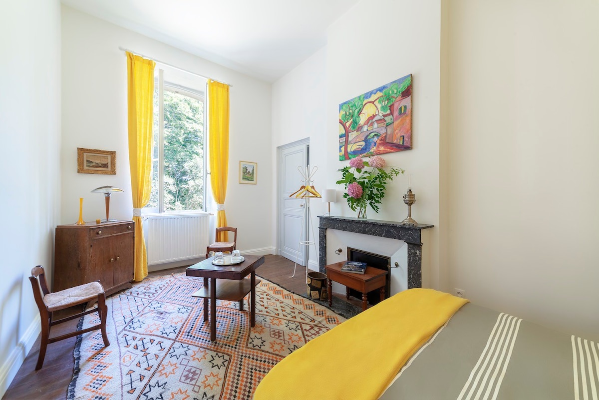 En-suite bedroom near the famous vineyard(Yellow)