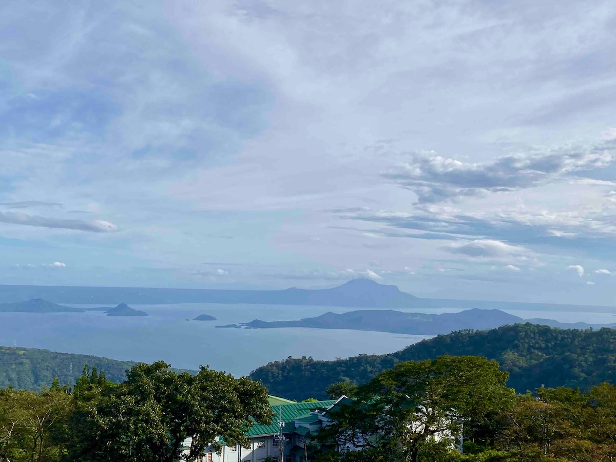 Nordic Boho Taal view +PS4+ Netflix + Balcony